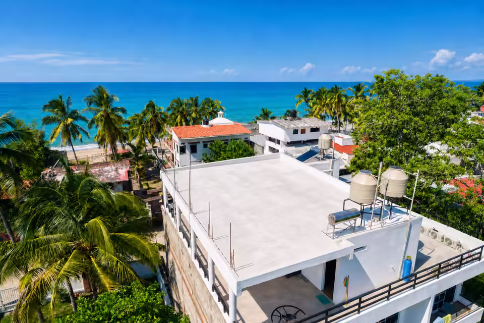 Casa residencial sin paneles solares instalados